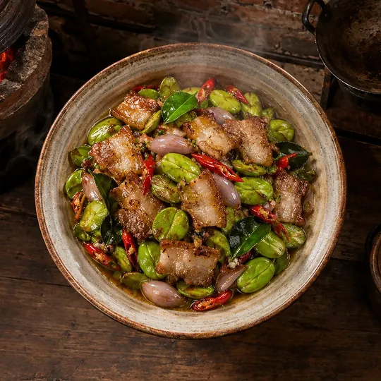หมูผัดกะปิสะตอ