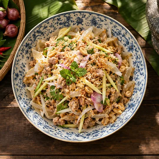 ยำหนังหมูแบบภูเก็ต