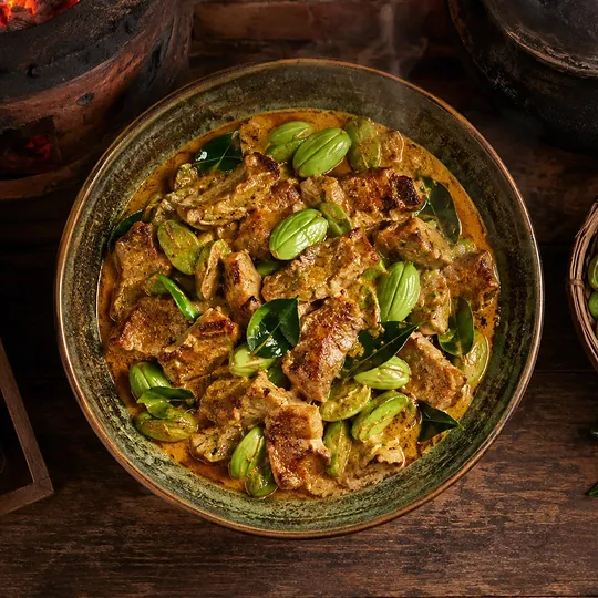 หมูย่างตรังคลุกเครื่องแกงสะตอ